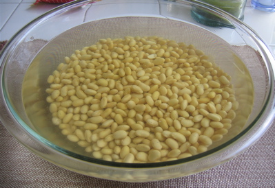 Soaking soy beans